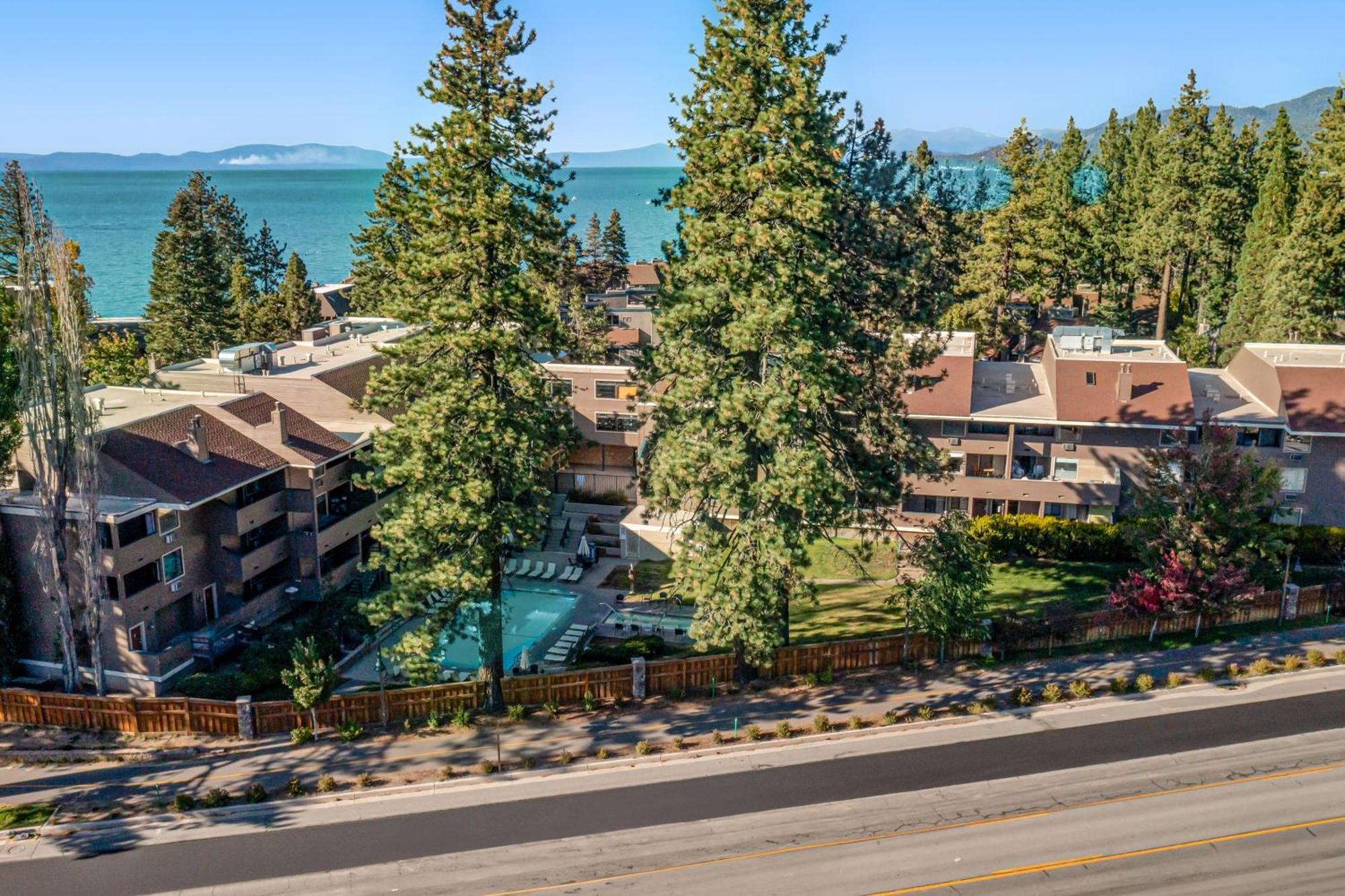 Lakeland Village Саут Лейк Тахо Стая снимка